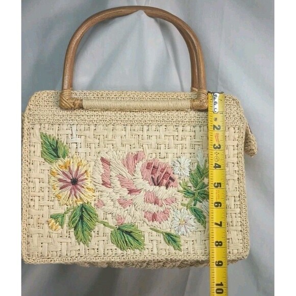 Fossil Tan Embroidered Rattan Straw Purse W/ Wooden Handles Floral Pocketbook - Picture 5 of 11
